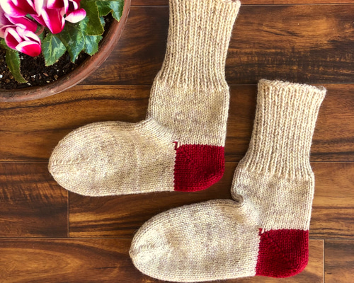 受注制作：手編みのソックス ベージュミックス×ダークレッド 靴下 Lutz
