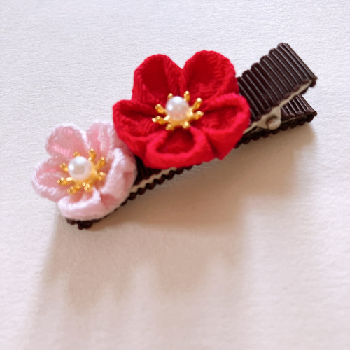 つまみ細工 髪飾り ベビーヘアクリップ つまみ細工 ベビーヘアクリップの通販 by はーとぴの。｜ラクマ