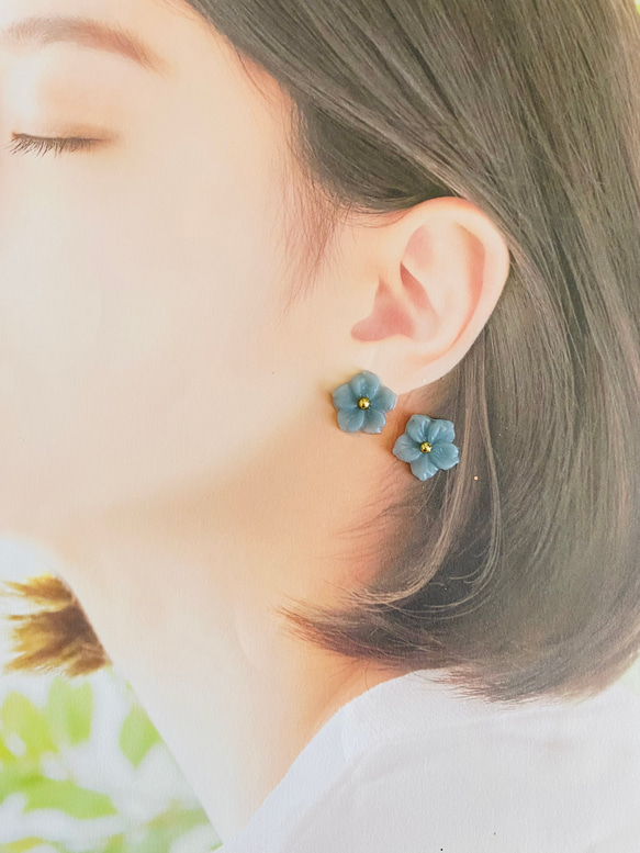小さなプルメリアのお花耳飾り（blue） 4枚目の画像
