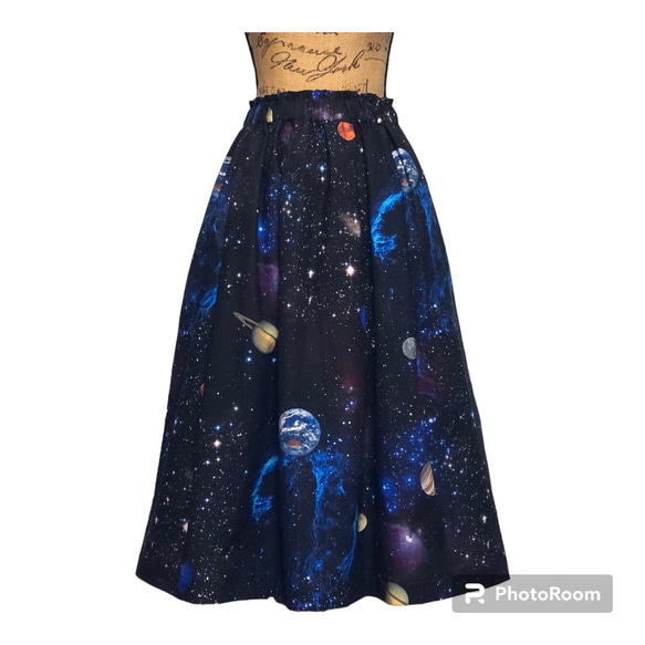 幸せなふたりに贈る結婚祝い 宇宙柄のタックギャザースカート ロングスカート（マキシ丈 レディースウェア