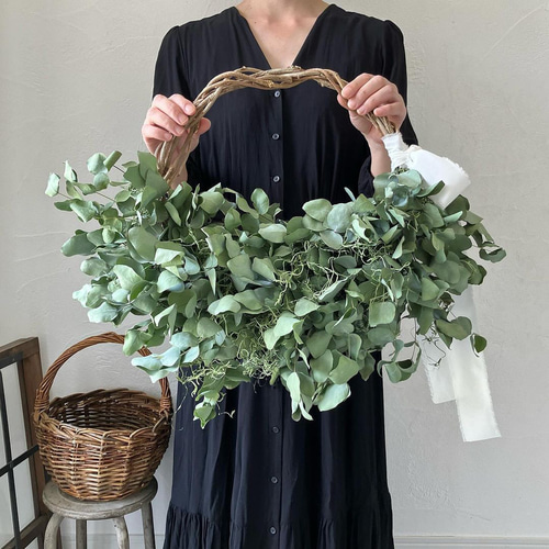 ドライになる〉ユーカリのリース / 大きいリース ドライフラワーリース