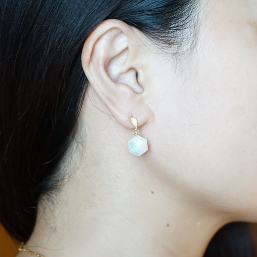 レインボームーンストーン六角形ヘキサゴンジルコニア（ピアス・ノン