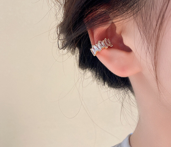 ジルコニア イヤーカフ キラキラ ear cuff 高品質 ビジュー イヤーカフ 片耳用１点 ゴールド 1枚目の画像