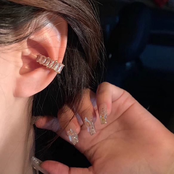 ジルコニア イヤーカフ キラキラ ear cuff 高品質 ビジュー イヤーカフ 片耳用１点 ゴールド 2枚目の画像