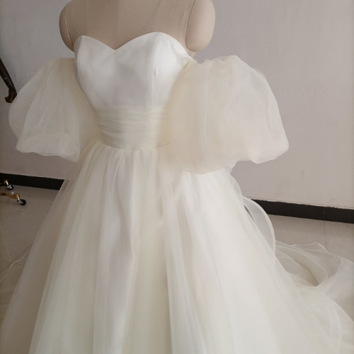 華やか ベアトップ リボン フリル 上質オーガンジー トレーンドレス  