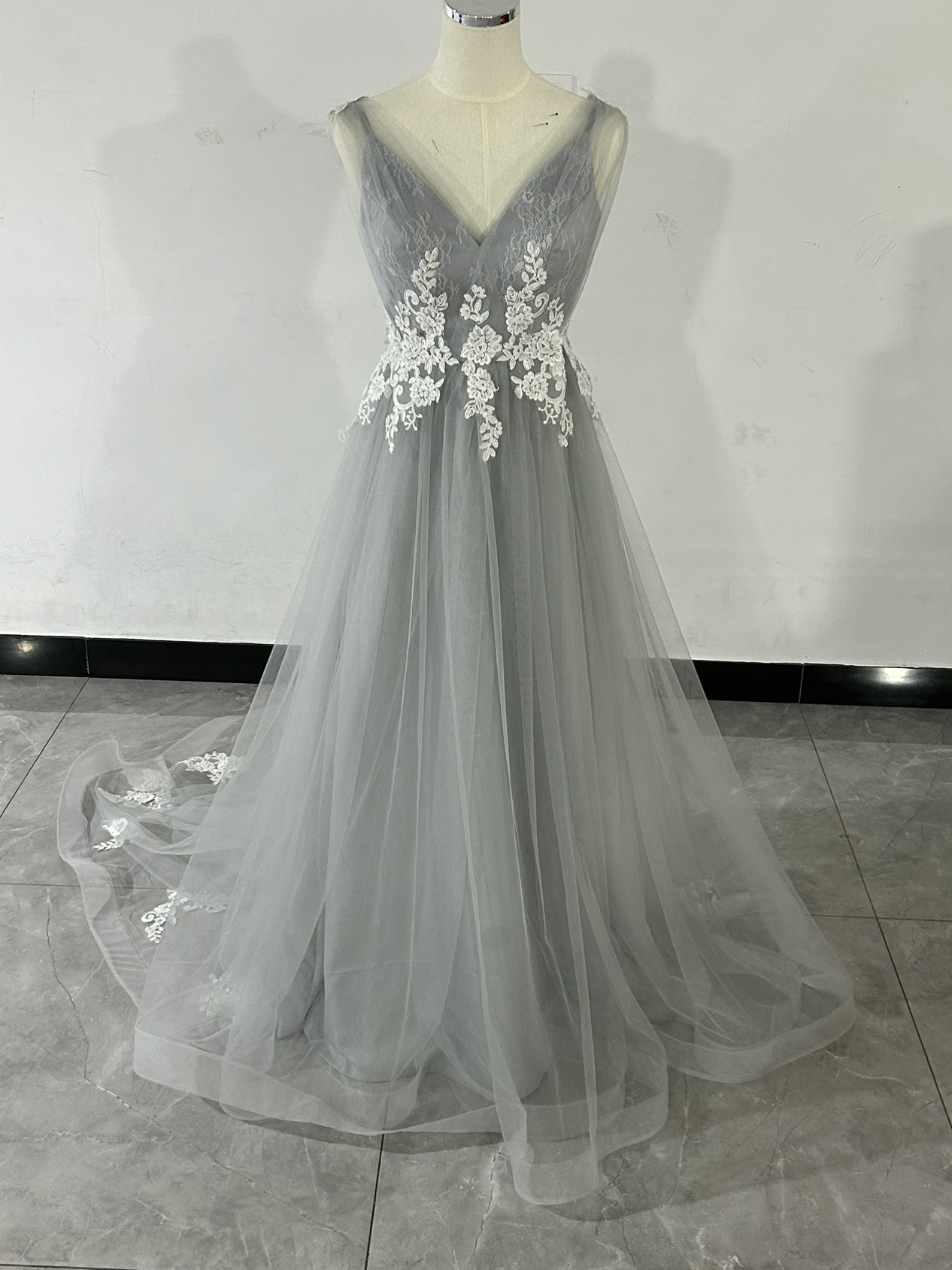 上品！パーティードレス グリーン ベアトップ 繊細レース 停 ソフト  