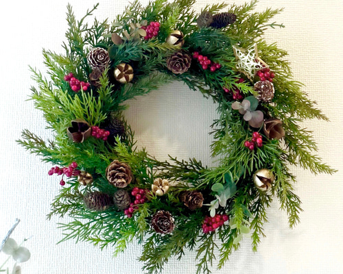 深い森の賑やかなクリスマスリース☆ドアリース☆造花☆直径30センチ