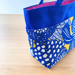 中が見やすい☆ミニトートにもなる布製バッグインバッグ　北欧風大きな花柄　［ブルー］ 8枚目の画像
