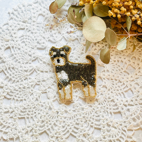 再制作】ビーズ刺繍のうちの子ブローチ・ミニチュアシュナウザー  