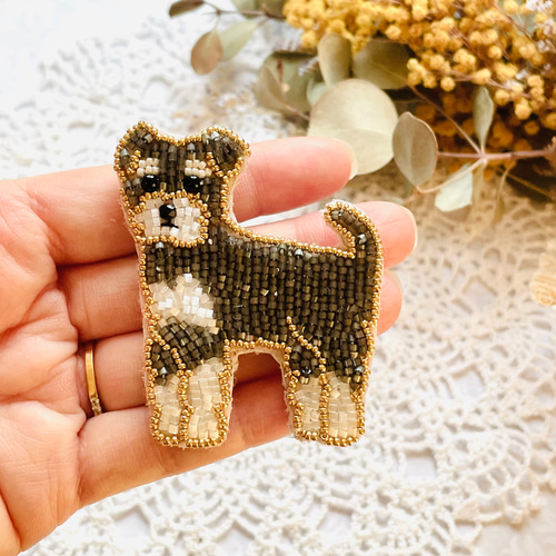 再制作】ビーズ刺繍のうちの子ブローチ・ミニチュアシュナウザー  