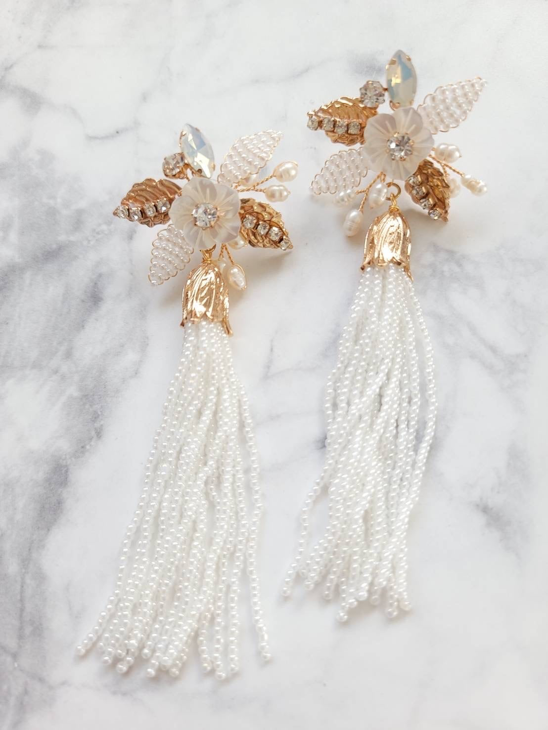 小枝×ビーズタッセルピアス イヤリング ブライダルイヤリング ブライダルピアス タッセルピアス タッセルイヤリング