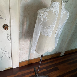 優雅包扣高領長袖上衣蕾絲波列羅婚紗可訂製 第2張的照片