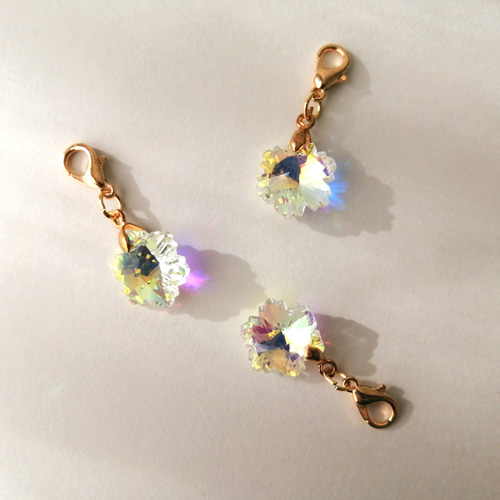 キラキラ オーロラ 雪の結晶チャーム】 雪の結晶 チャーム