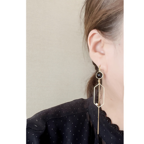 No.1119 ビッグゴールドとブラックのロングピアス　大ぶりイヤリング 大ぶりロングブラック×ゴールドサージカルピアス／イヤリング おおぶり