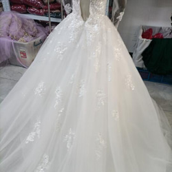 華やか オフホワイト ウエディングドレス ビジュー Vネック 3D立体レース刺繍 長袖 背中見せ リボントレーン 花嫁 18枚目の画像