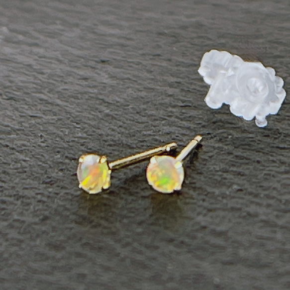K18刻印入り エチオピアンオパールピアス ピアス（スタッド・一粒  