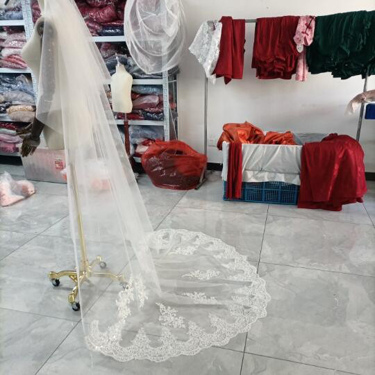 高品質！美しい花レース ソフトチュール ロングベール フリルトレーン 花嫁 二次会