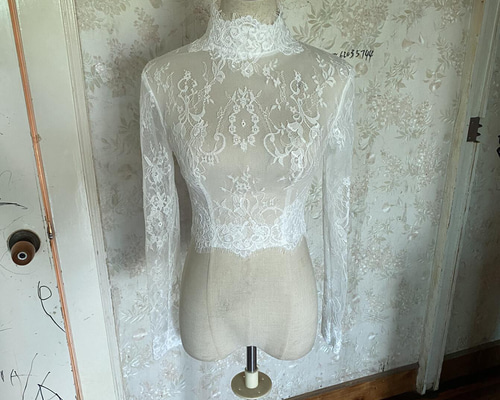 高品質！上品レース ハイネック 長袖 くるみボタン ボレロ 花嫁