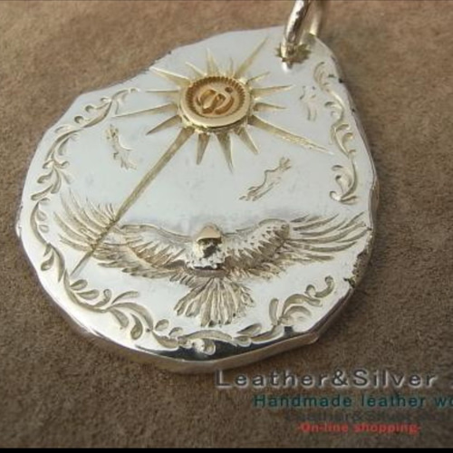 オオタカイメージペンダントトップ 手彫りハンドメイド たたき