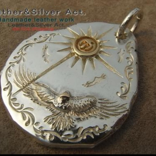 ハンドメイド永遠の幸福手彫イーグルペンダントトップゴールドk18太陽鷲