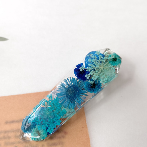 ヘアクリップ 鉱石レジン ドライフラワー handmade 青と水色のドライ