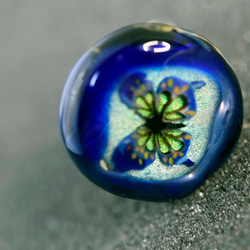蝶　ガラス工芸家の創作した一点物のガラスの指輪。ｙ1986-452　ガラスリング、ハンドメイド 2枚目の画像