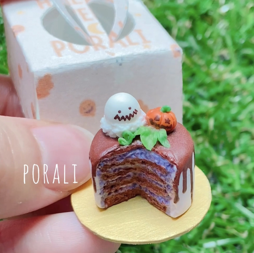 お値下げ‼️PHBヒンジBOXミニチュアクリスマス*パウンドケーキ 小物入れ 完成しました！パークのお菓子のミニチュア。 クリスマス