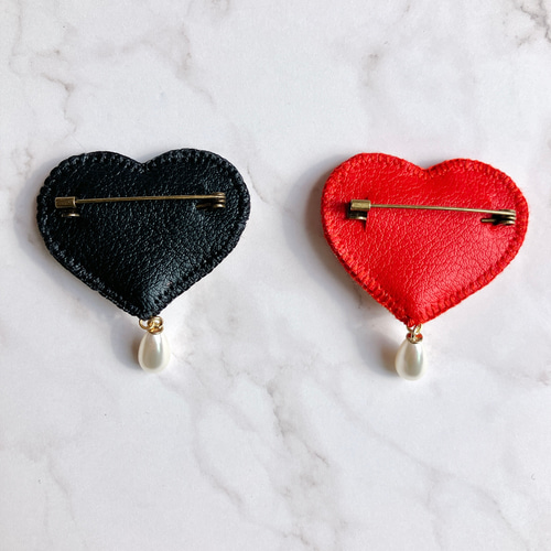 ビーズ刺繍 ✳︎大人ハートx揺れる雫パールのブローチ(レッド