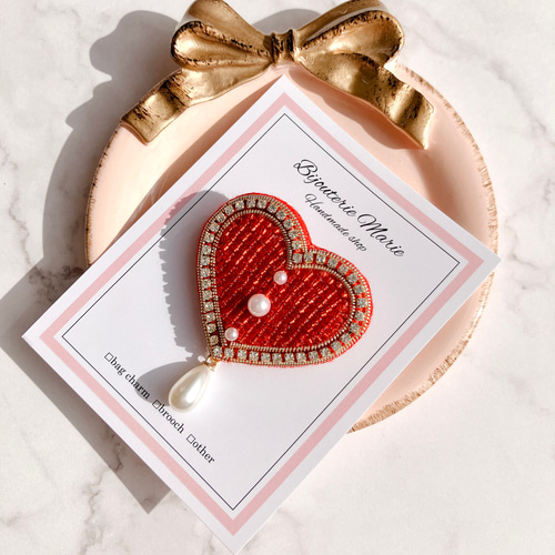 ビーズ刺繍 ✳︎大人ハートx揺れる雫パールのブローチ(レッド