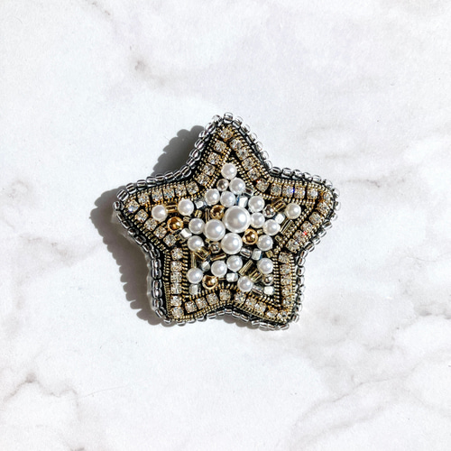 ビーズ刺繍ブローチ ✳︎星のブローチ✳︎ /スター/パール/大人 