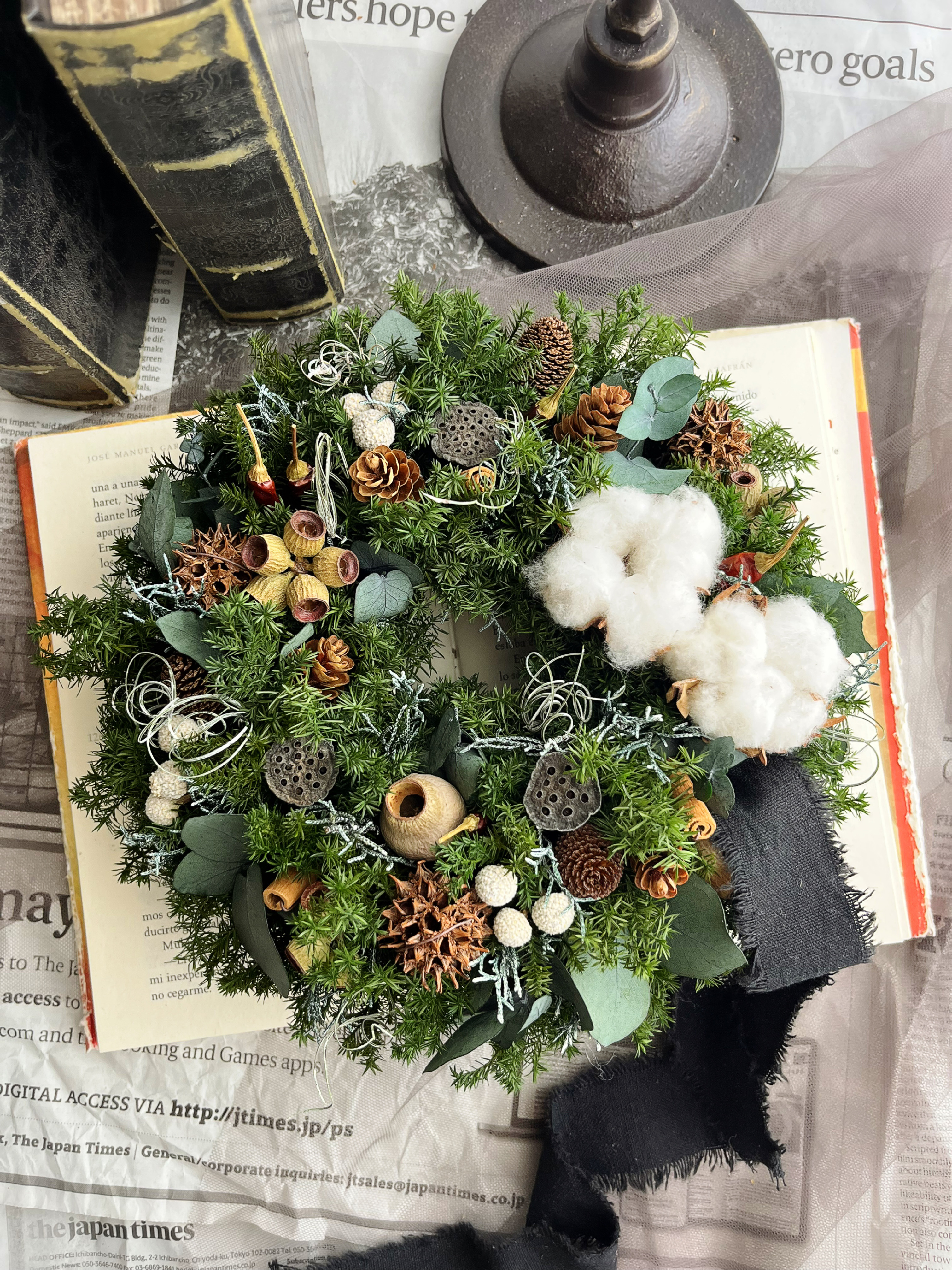 美しさを長く楽しめるプリザーブドフラワー＆木の実のリース《blackリボン》✴︎プレゼント包装無料！✴︎