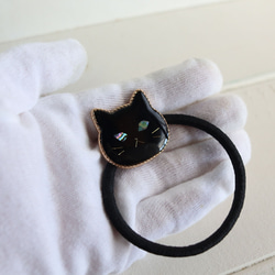 【受注生産】ウルウルおめめの猫ヘアゴム なかよしパック　螺鈿風・黒猫・三毛猫・白猫 3枚目の画像