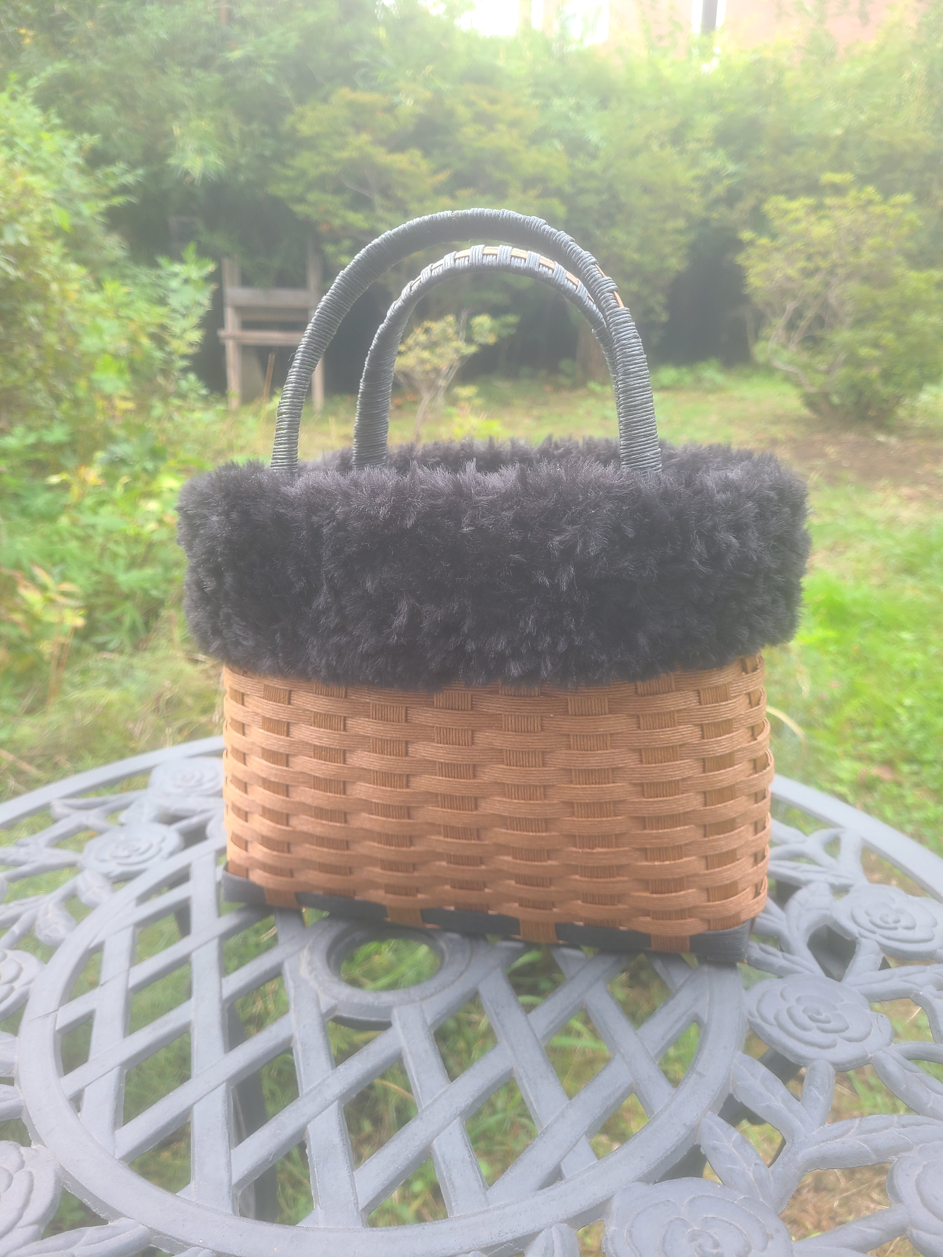 【ハンドメイド】2way クラフトバンド 籠バック グレー レースドット ファー ハンドメイド】2way クラフトバンド 籠バック グレー レース