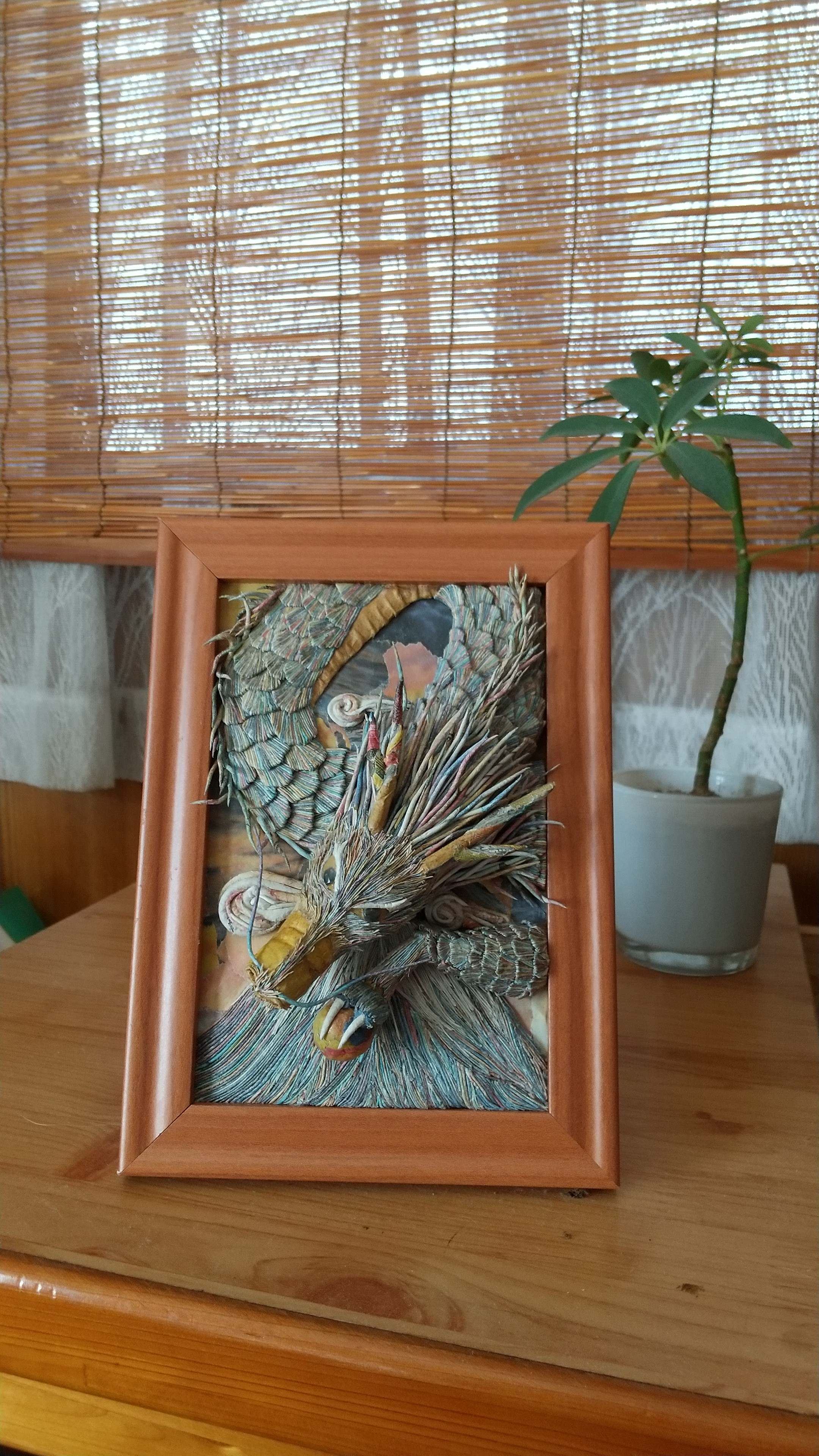 一点物・物語が見える新聞紙アート「神龍、現る」