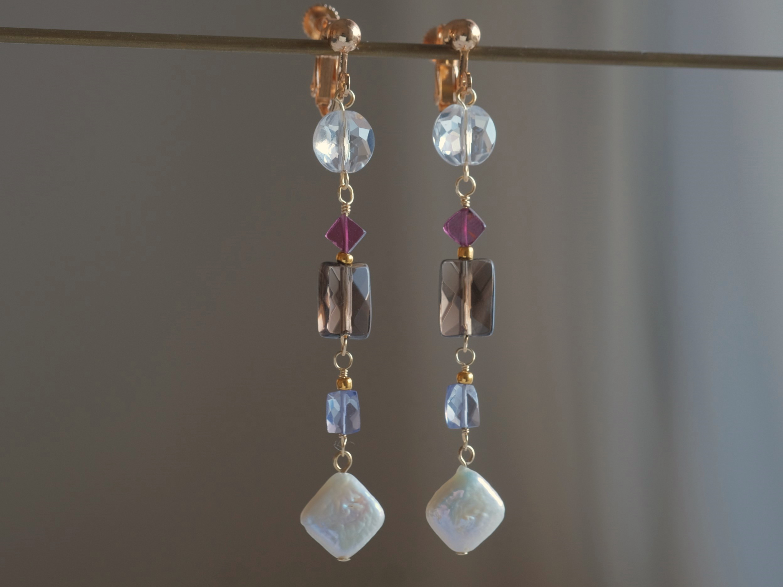 Sólarlagsferð earring：スモーキークォーツ×ガーネット×アイオライト×淡水パール　天然石ピアス