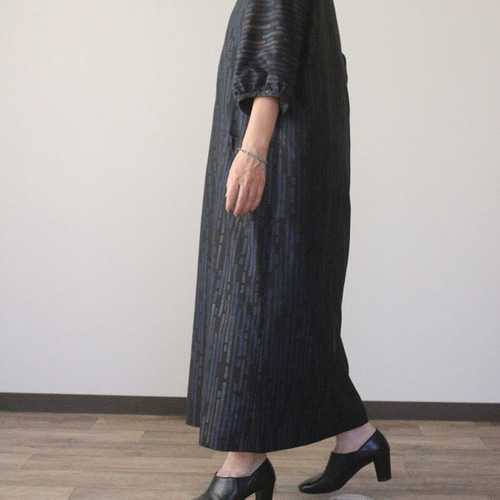 No219大島紬着物リメイク 重ね襟タックスリーブワンピ (被りタイプ