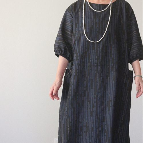 No219大島紬着物リメイク　 重ね襟タックスリーブワンピ (被りタイプ） 楽天市場】【大島紬アレンジタックワンピース】作家一点もの