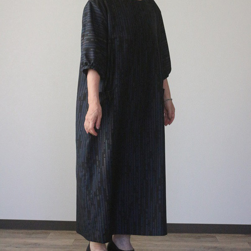 No219大島紬着物リメイク 重ね襟タックスリーブワンピ (被りタイプ