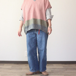 着物リメイク　くすみピンクと抹茶色しぼり合せＶネックベスト 2枚目の画像