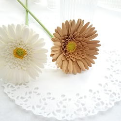 [僅限] ❁ 白色和棕色粘土花非洲菊 2 件套，室內花卉，斯堪的納維亞室內裝飾 ❁ 第3張的照片