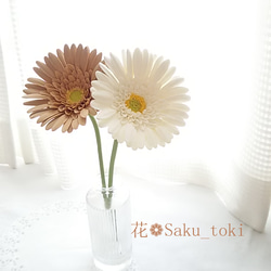 [僅限] ❁ 白色和棕色粘土花非洲菊 2 件套，室內花卉，斯堪的納維亞室內裝飾 ❁ 第1張的照片