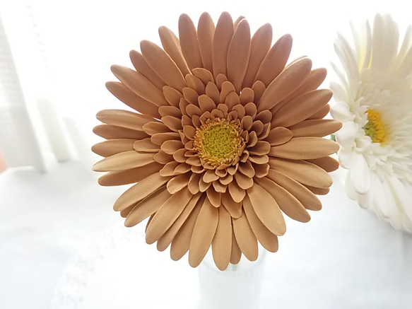[僅限] ❁ 白色和棕色粘土花非洲菊 2 件套，室內花卉，斯堪的納維亞室內裝飾 ❁ 第5張的照片