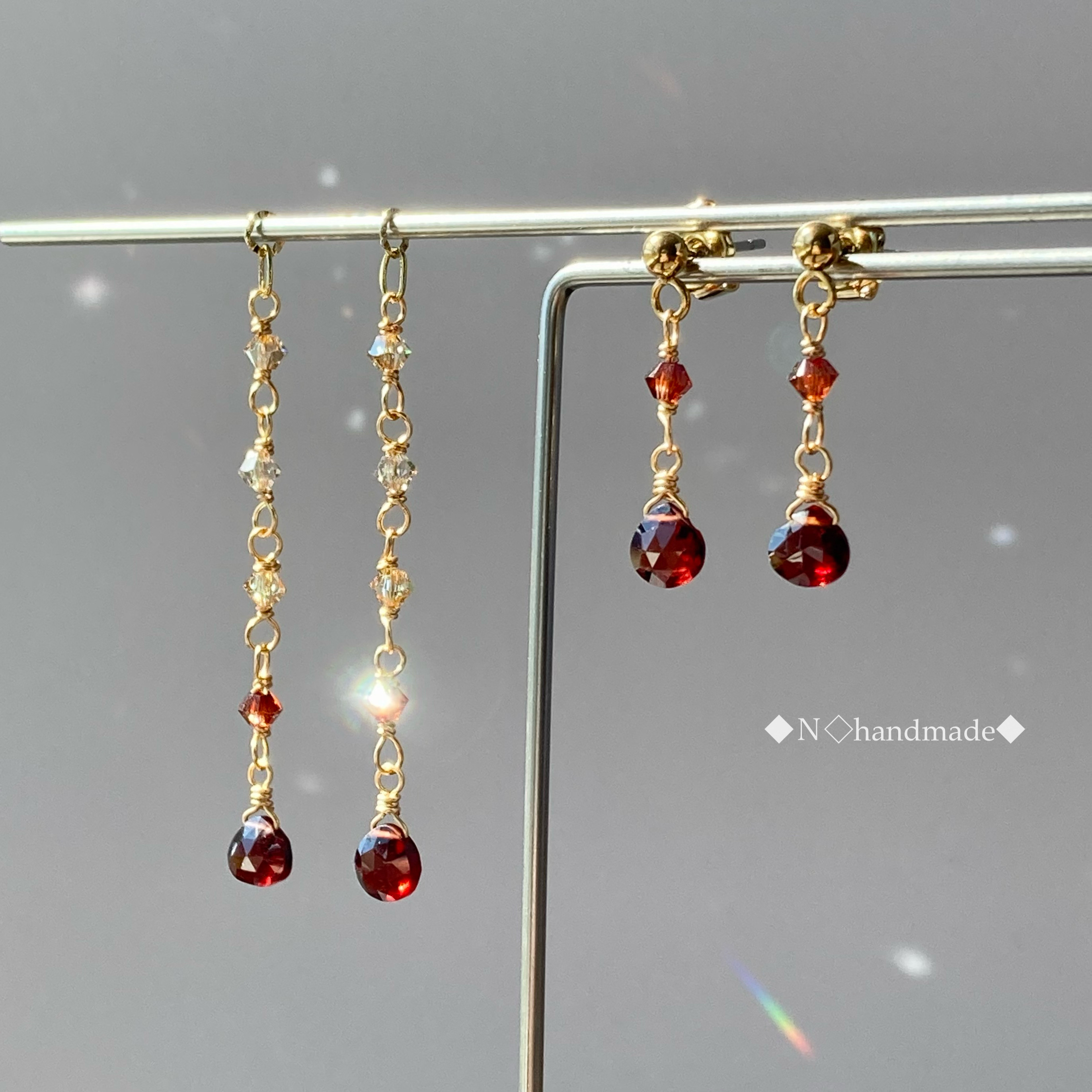 日本に 宝石質ガーネットとスワロフスキー・クリスタルの2WAYピアス アクセサリー
