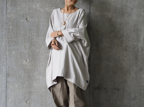 蓬鬆拉絨棉長袍襯衫，附口袋/淺灰色 第3張的照片