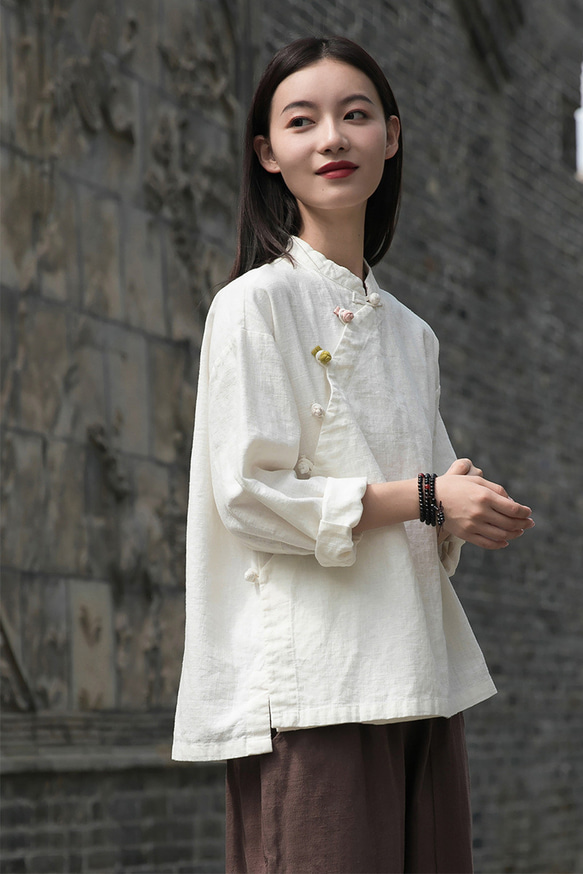 レトロな詰め襟のブラウス 手作りの綿麻シャツ #白です 3枚目の画像