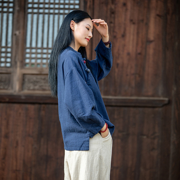 レトロな詰め襟のブラウス 手作りの綿麻シャツ #紺色です 5枚目の画像