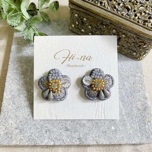 竹ビーズクリスタルビジュー刺繍ピアス(ゴールド) ／誕生日