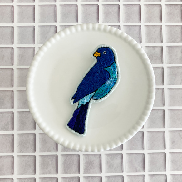 幸運の青い鳥　刺繍ブローチ 2枚目の画像