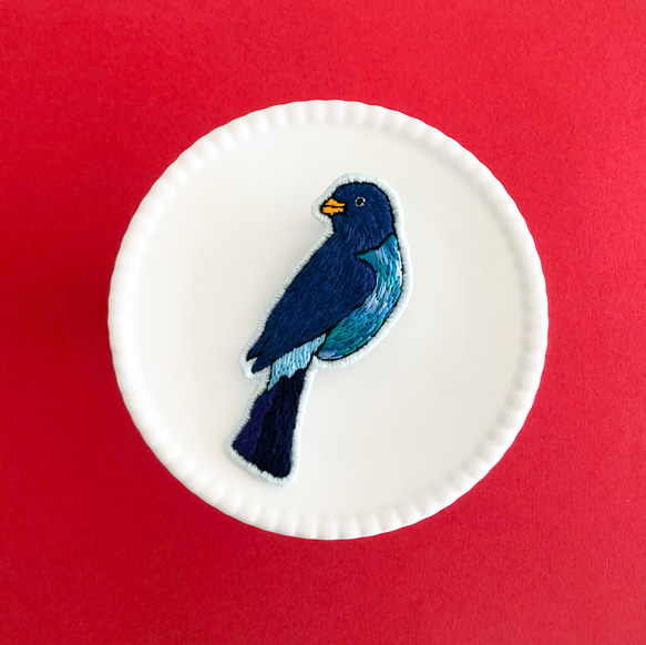 幸運の青い鳥　刺繍ブローチ 3枚目の画像
