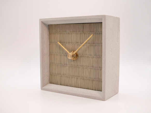 シンプルなアナログ置き時計　畳　い草　コンクリート　 4枚目の画像